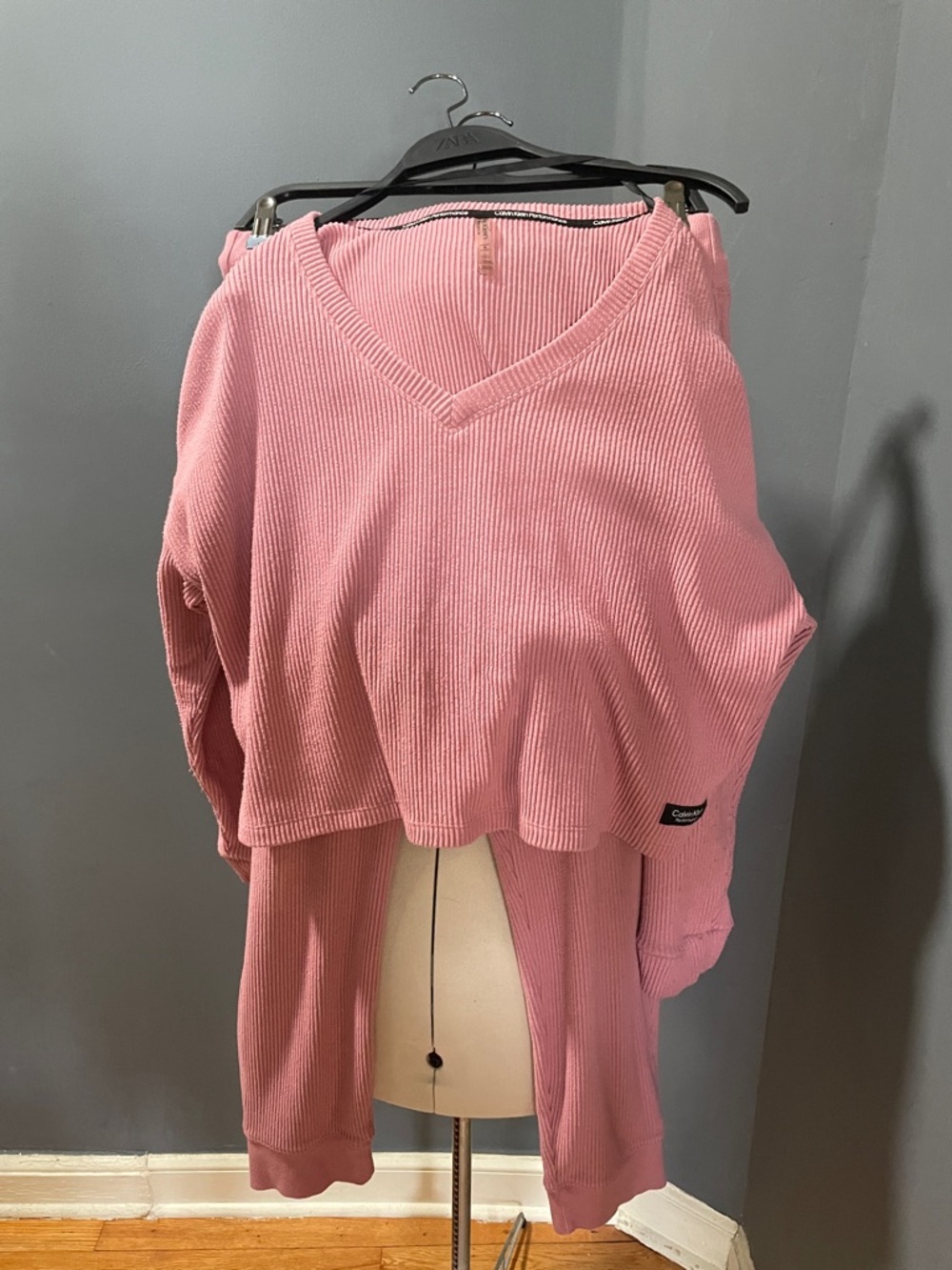 Calvin Klein Performance Pink Ribbed V-Neck Sweatshirt Set Size-Medium